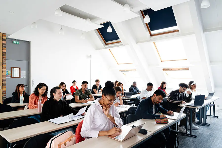 A Groupe IGENSIA Education School